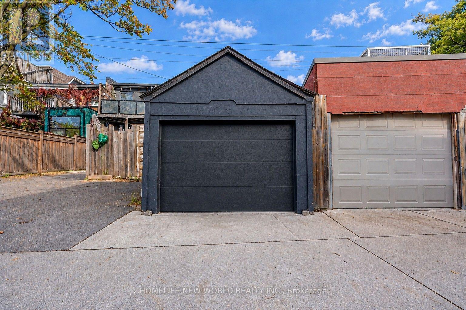 2001 Dundas Street W, Toronto, Ontario  M6R 1W7 - Photo 32 - W14100760