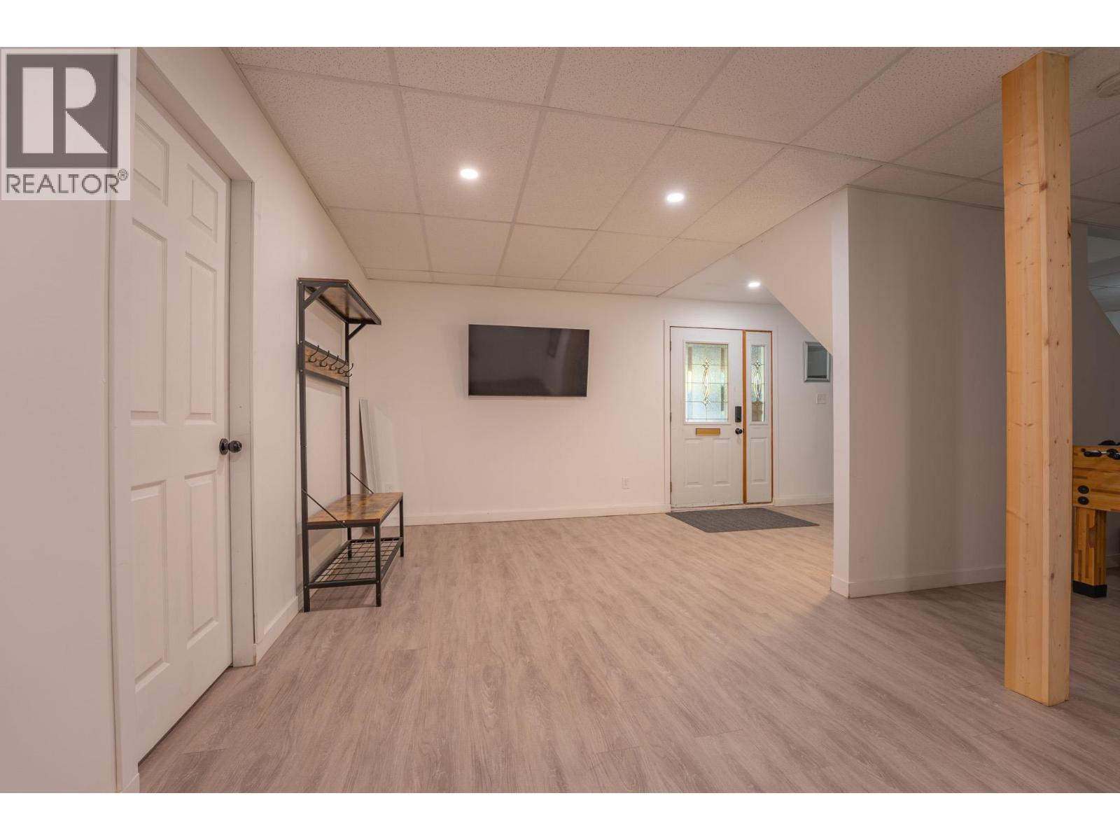 8075 Drinkwater Road, Kimberley, British Columbia V1A 3M6 - Photo 4 - 10404177