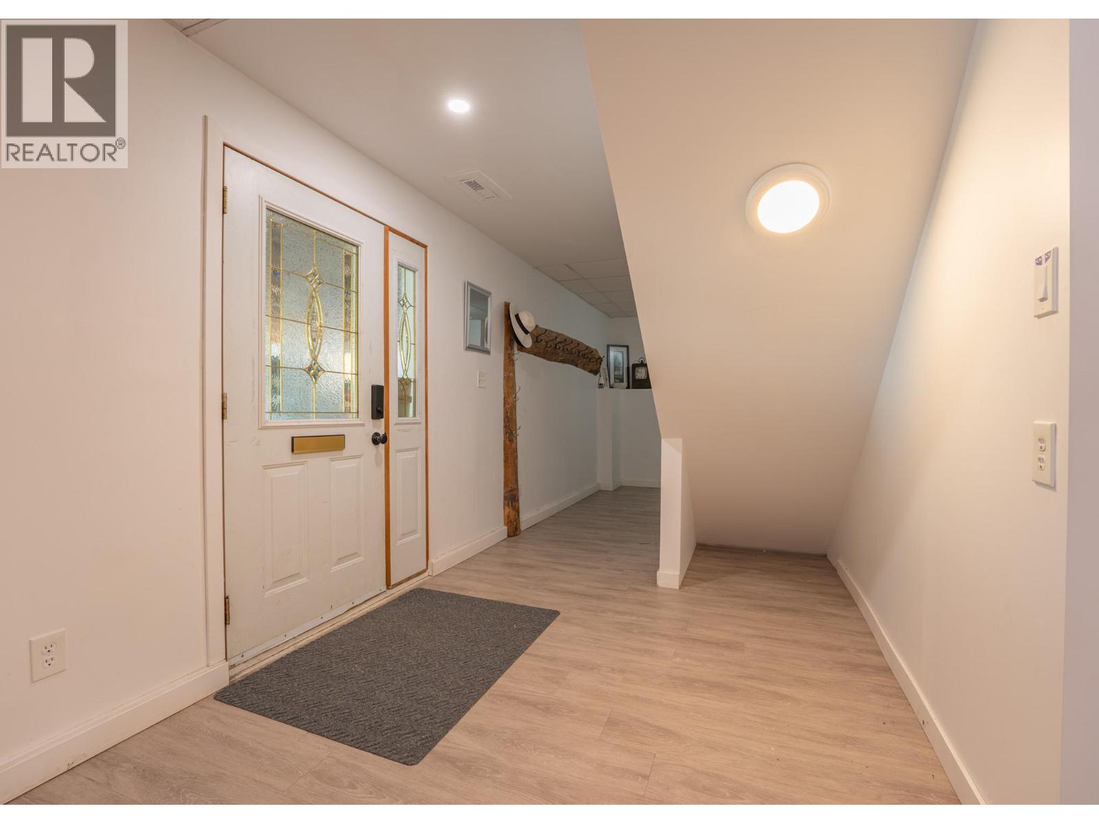 8075 Drinkwater Road, Kimberley, British Columbia V1A 3M6 - Photo 3 - 10404177