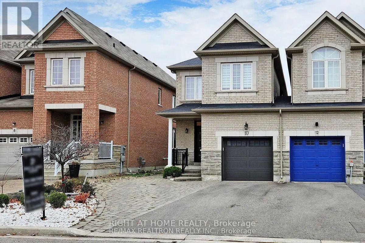 8 NAPANEE STREET, Richmond Hill, Ontario