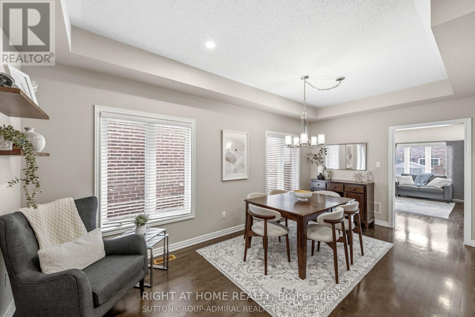 8 Napanee Street, Richmond Hill, Ontario  L4E 0X4 - Photo 4 - N14105206