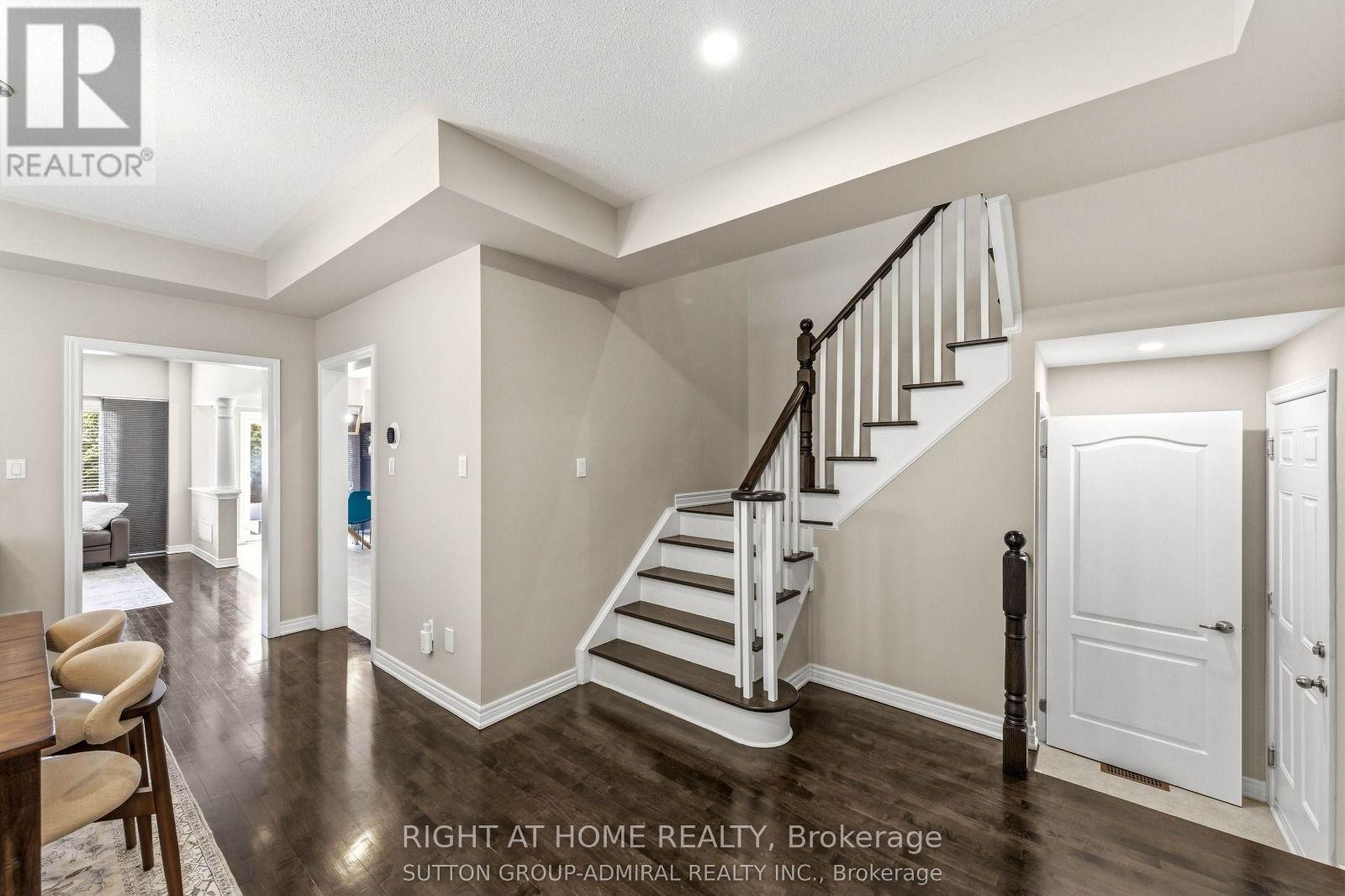 8 Napanee Street, Richmond Hill, Ontario  L4E 0X4 - Photo 5 - N14105206