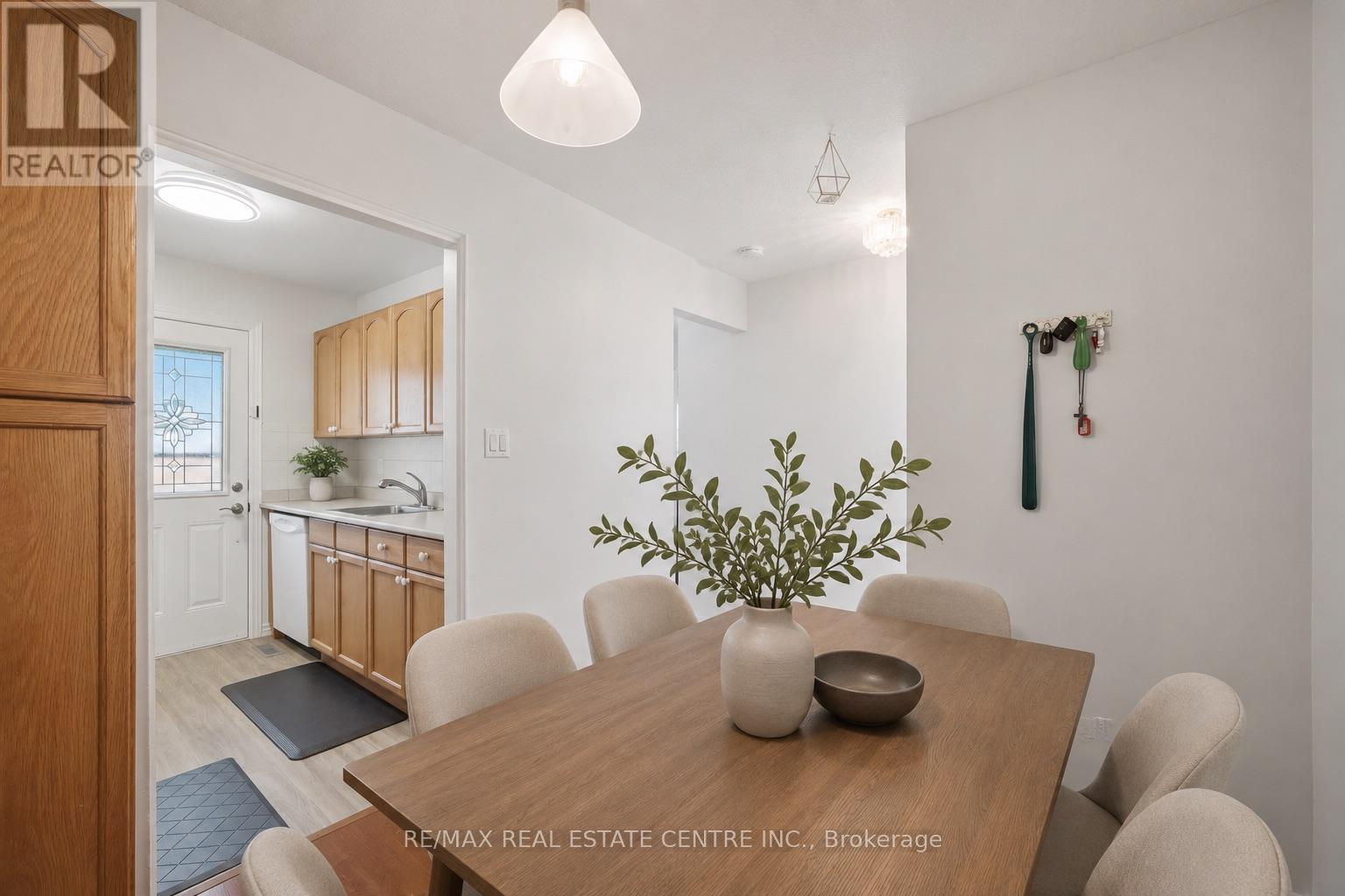 71 Sultan Pool Drive, Toronto, Ontario M9V 4H5 - Photo 5 - W14104698