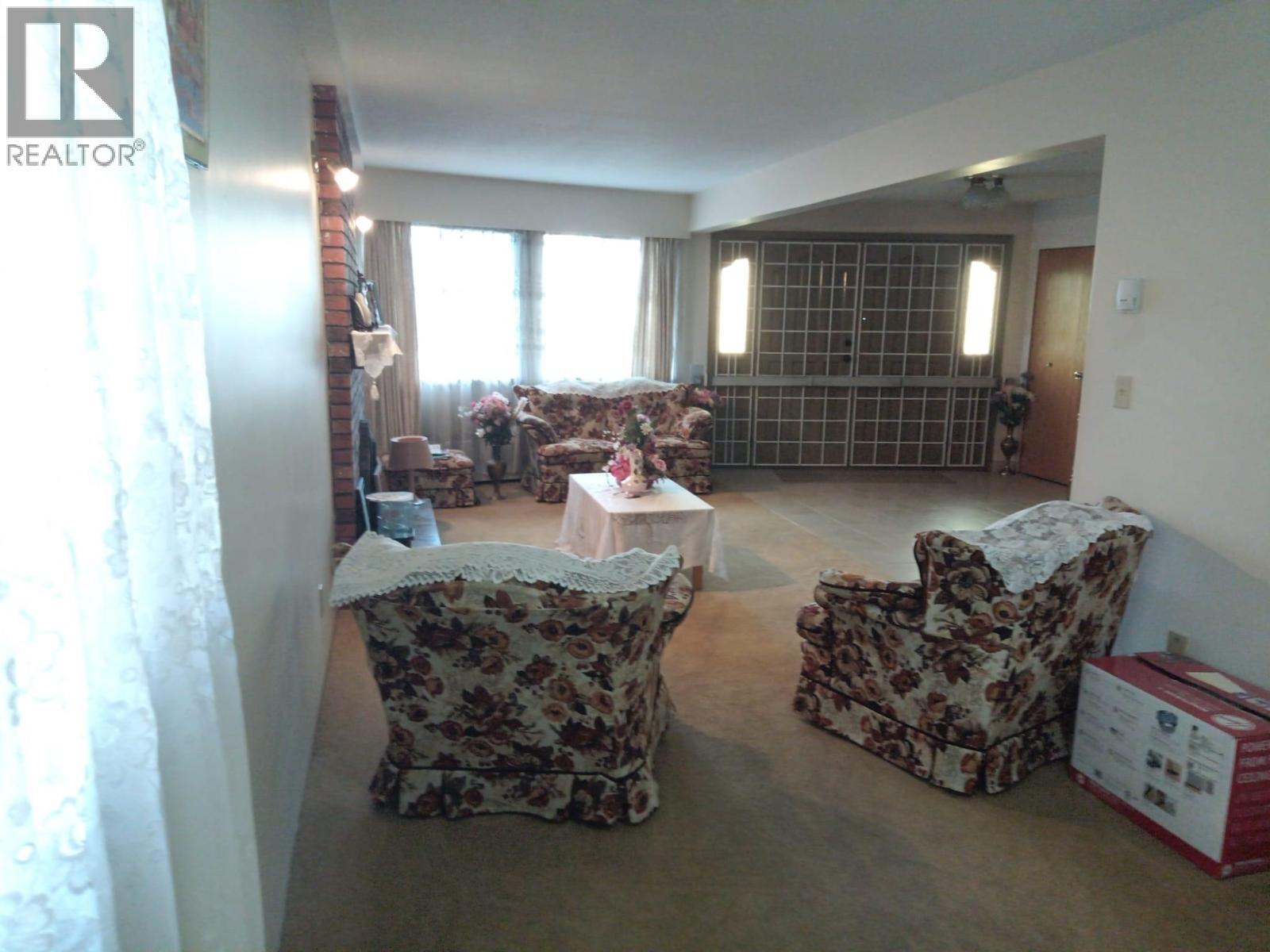 2086 E 49TH AVENUE, Vancouver, British Columbia