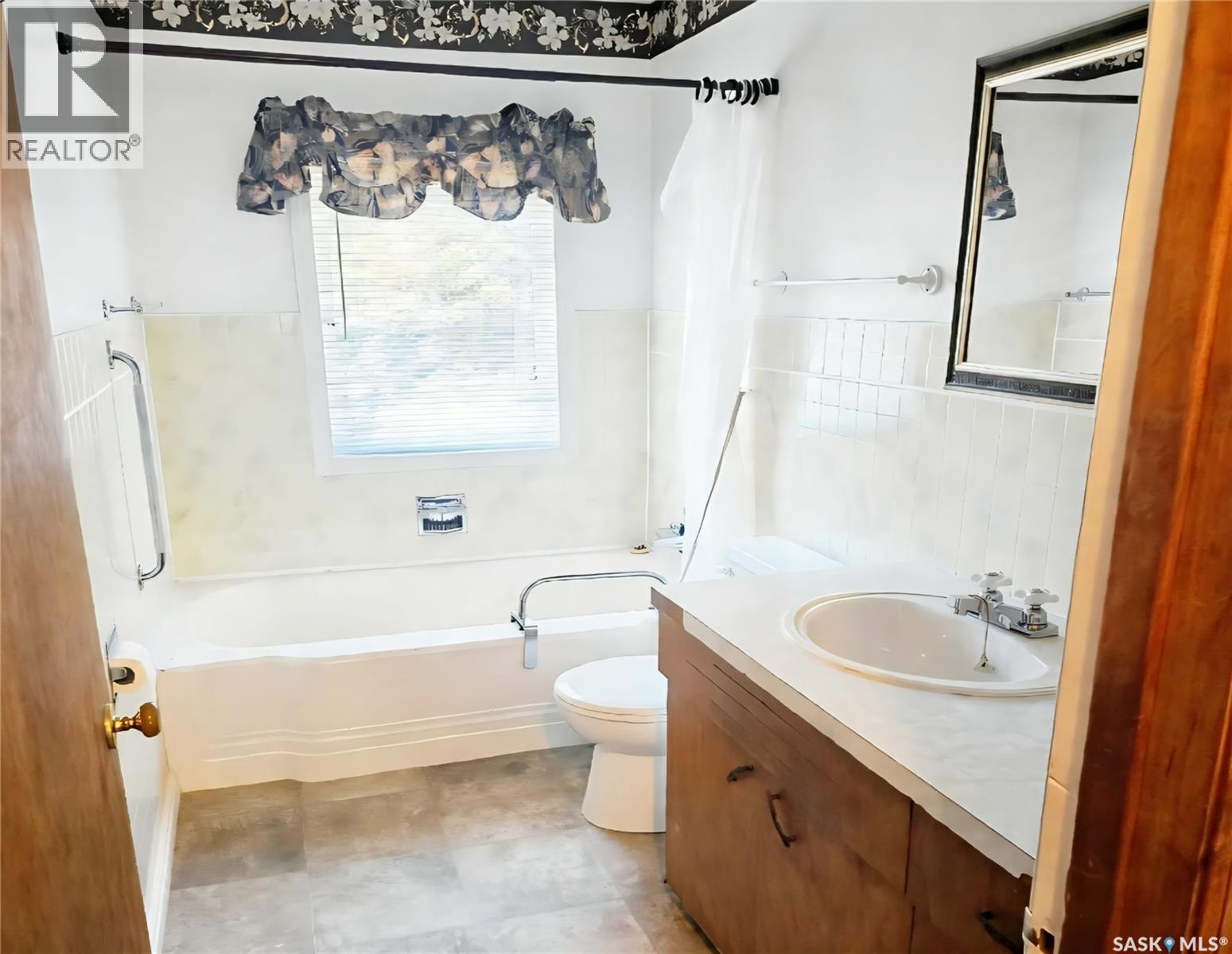 805 4th Street E, Prince Albert, Saskatchewan  S6V 0K6 - Photo 5 - SK051385