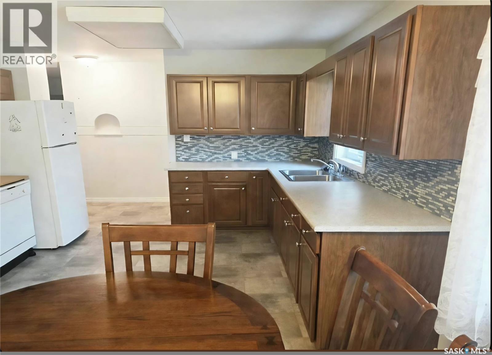 805 4th Street E, Prince Albert, Saskatchewan  S6V 0K6 - Photo 3 - SK051385