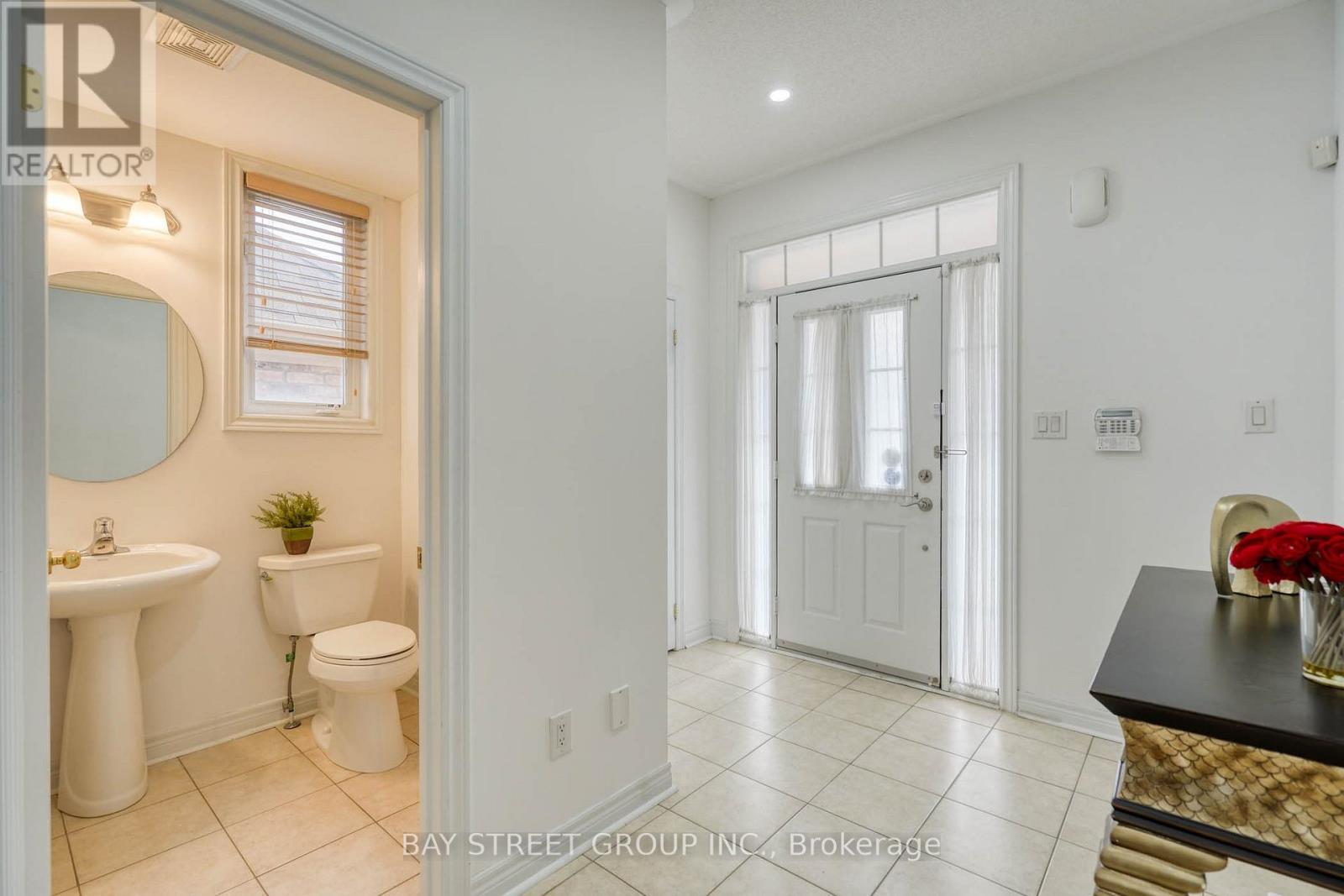 82 Prince Of Wales Drive, Markham, Ontario  L6C 0K2 - Photo 3 - N14105234