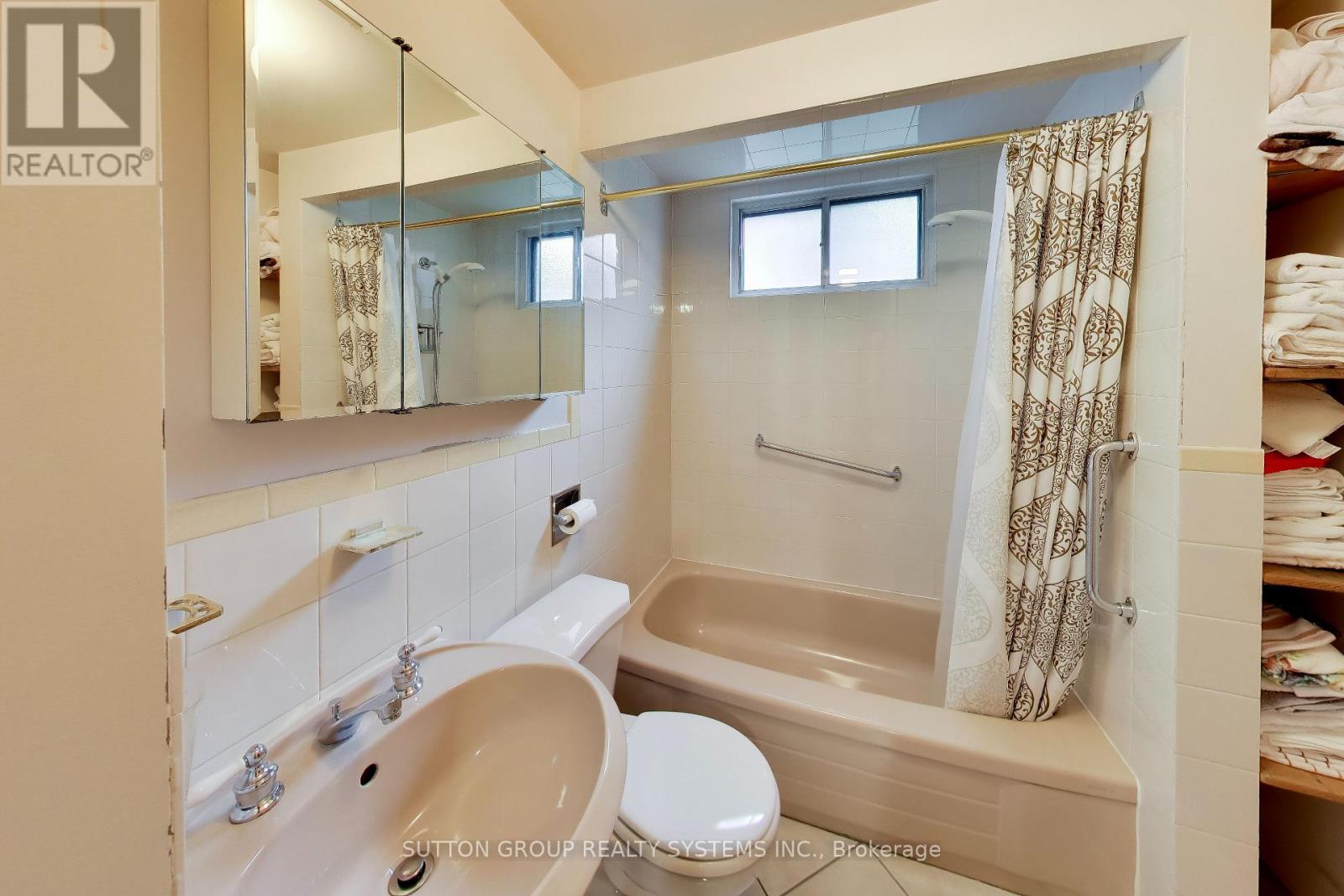 8 Alhambra Avenue, Toronto, Ontario  M6R 2S3 - Photo 17 - W14105300