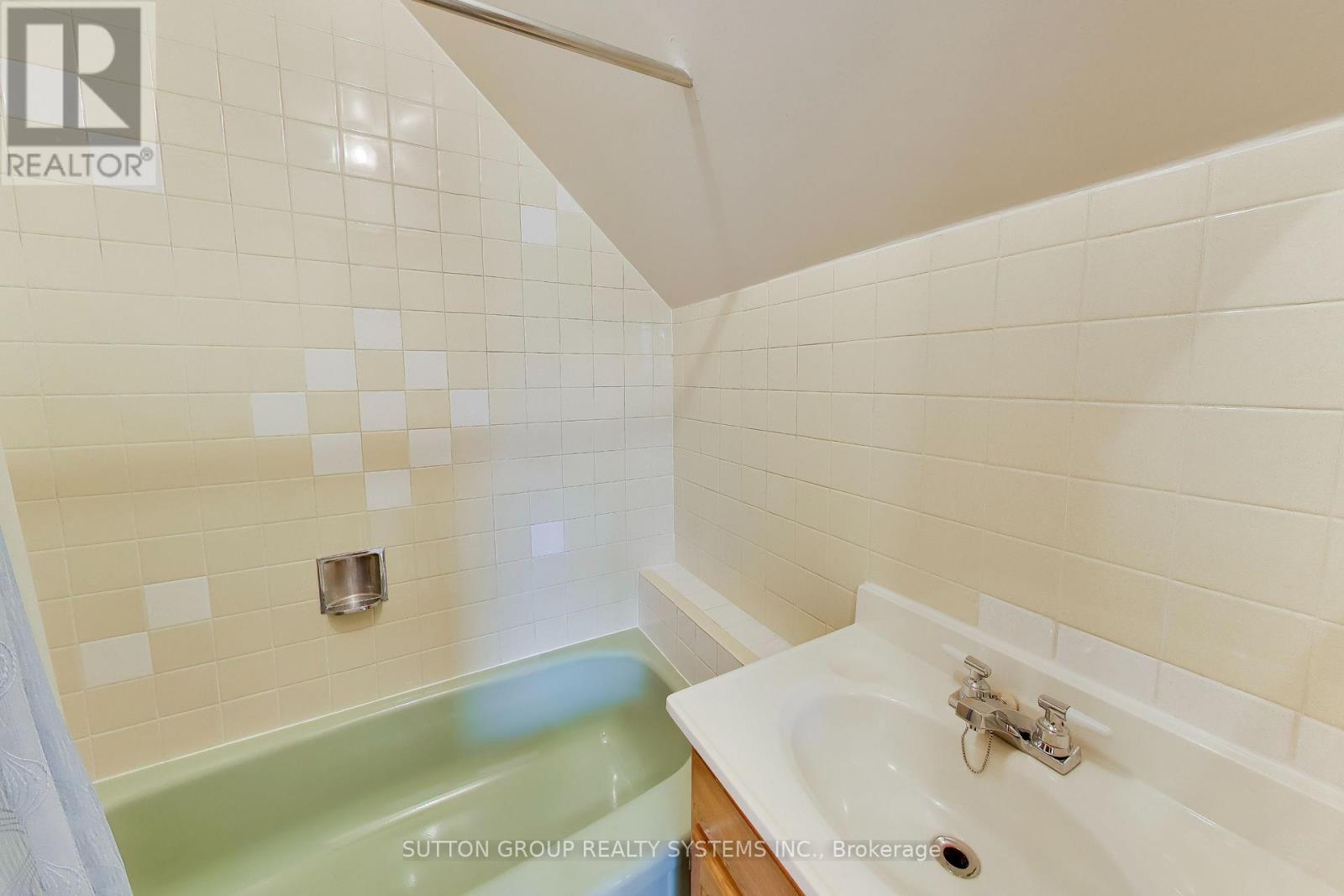 8 Alhambra Avenue, Toronto, Ontario  M6R 2S3 - Photo 33 - W14105300