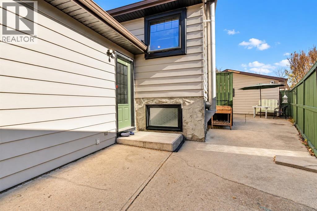 20 Erin Croft Place Se, Calgary, Alberta  T2B 2V3 - Photo 2 - A2353766