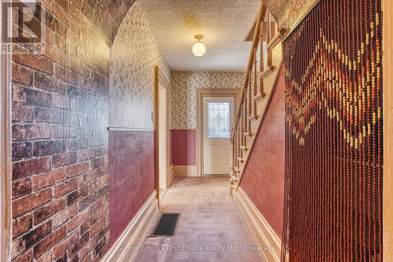 32 Falstaff Street, Stratford, Ontario  N5A 3T3 - Photo 5 - X14105356