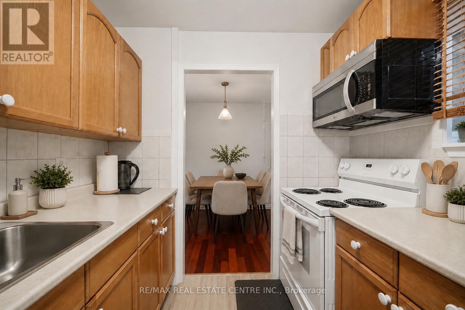 71 Sultan Pool Drive, Toronto, Ontario  M9V 4H5 - Photo 8 - W14104698