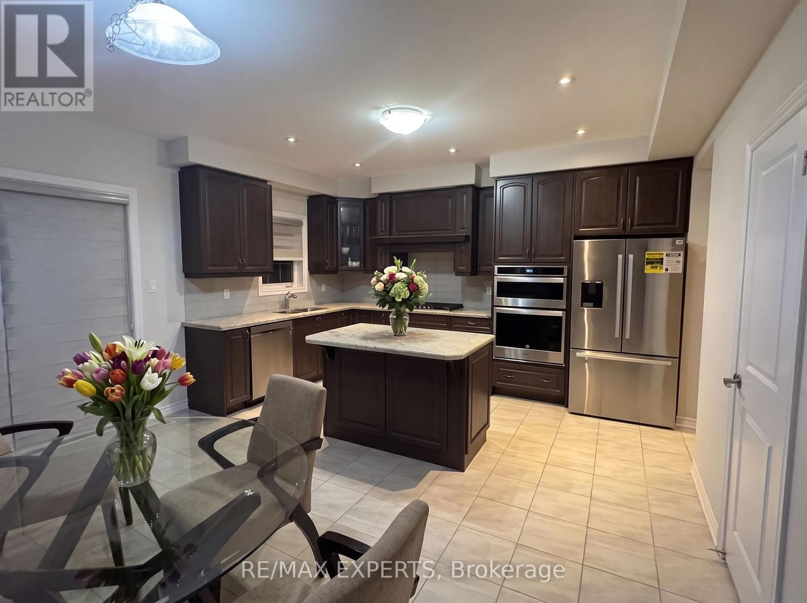 25 Hawtrey Road, Brampton, Ontario  L7A 0G7 - Photo 4 - W14104310
