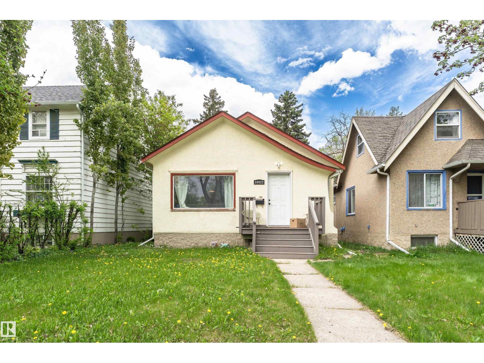 10922 84 AV NW