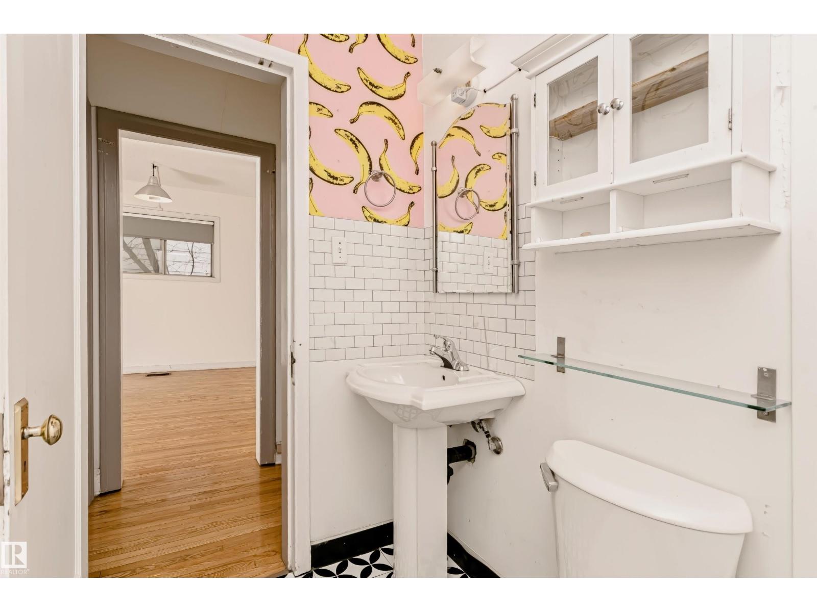 10922 84 AV NW