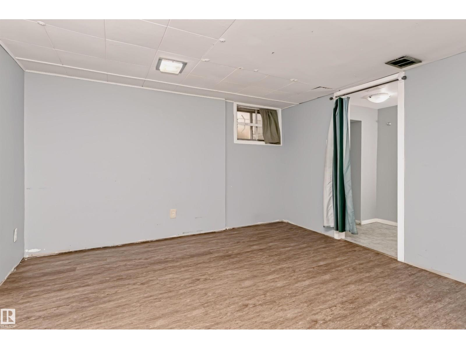 10922 84 AV NW