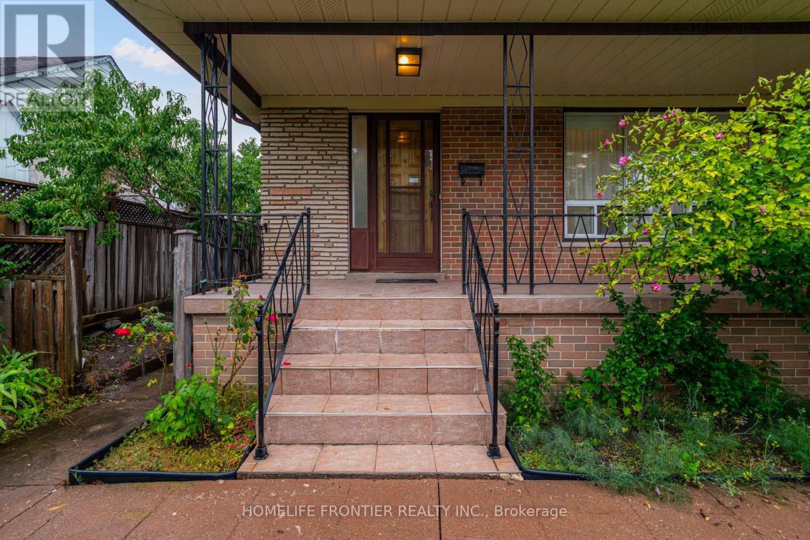 Upper - 62 Clark Avenue, Markham, Ontario  L3T 1S5 - Photo 4 - N14105324