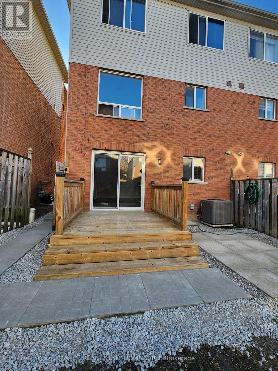 63 Millcliff Circle, Aurora, Ontario  L4G 7N9 - Photo 2 - N14105370
