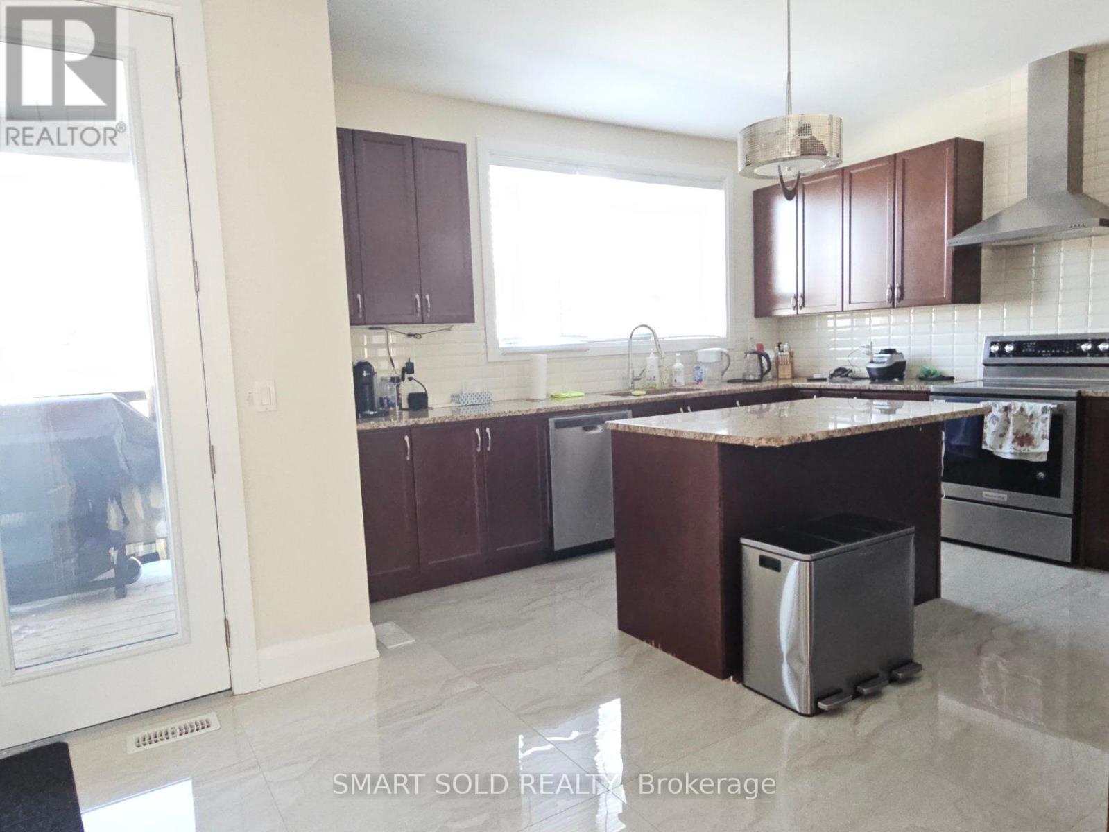 37 Sparks Street, Aurora, Ontario  L4G 0Z9 - Photo 2 - N14105372
