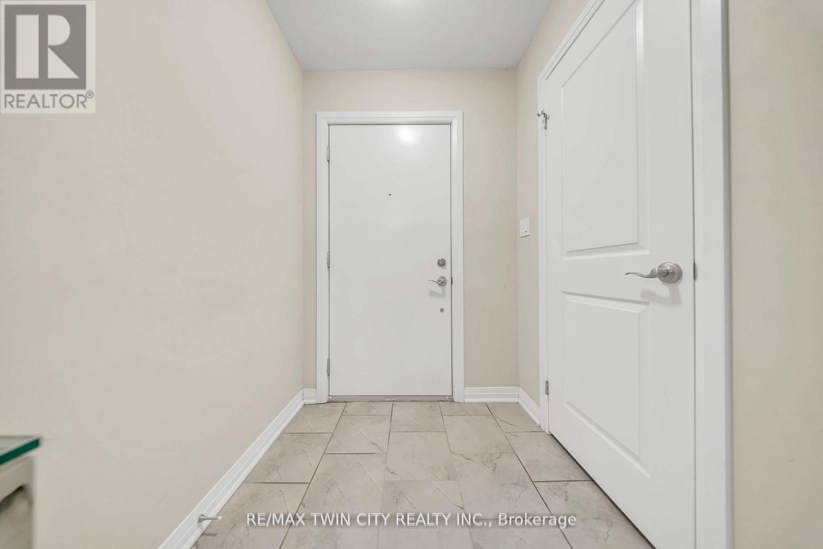 23 Valencia Avenue, Kitchener, Ontario  N2R 0R7 - Photo 5 - X14105320