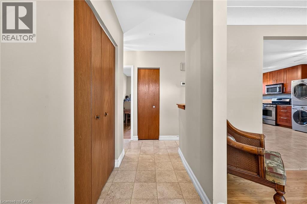 6 Sandringham Avenue, Hamilton, Ontario  L9C 2H4 - Photo 17 - 40872602