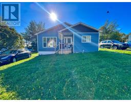 <div class="price">$199,000</div> 3 Russhann Street<br>Lewisporte, Newfoundland & Labrador<br><div class='bed_bath'>3 Bed | 1 Bath</div>