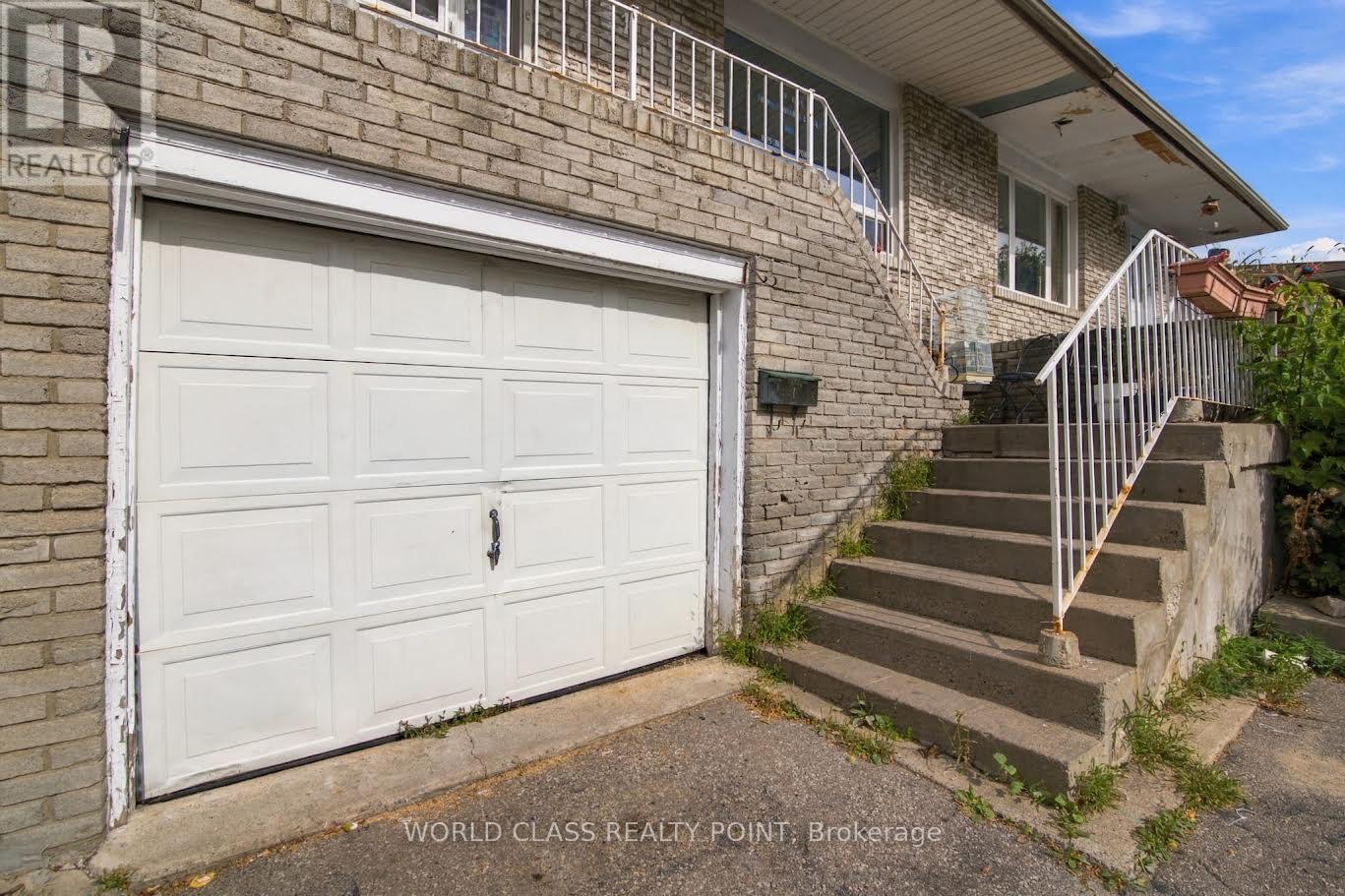 31 Ivybridge Drive, Brampton, Ontario  L6V 2X1 - Photo 2 - W13794194