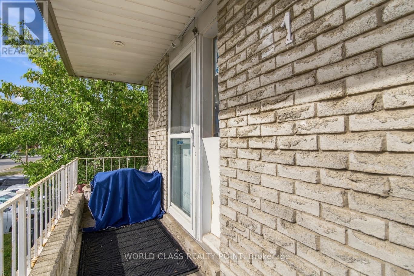 31 Ivybridge Drive, Brampton, Ontario  L6V 2X1 - Photo 3 - W13794194