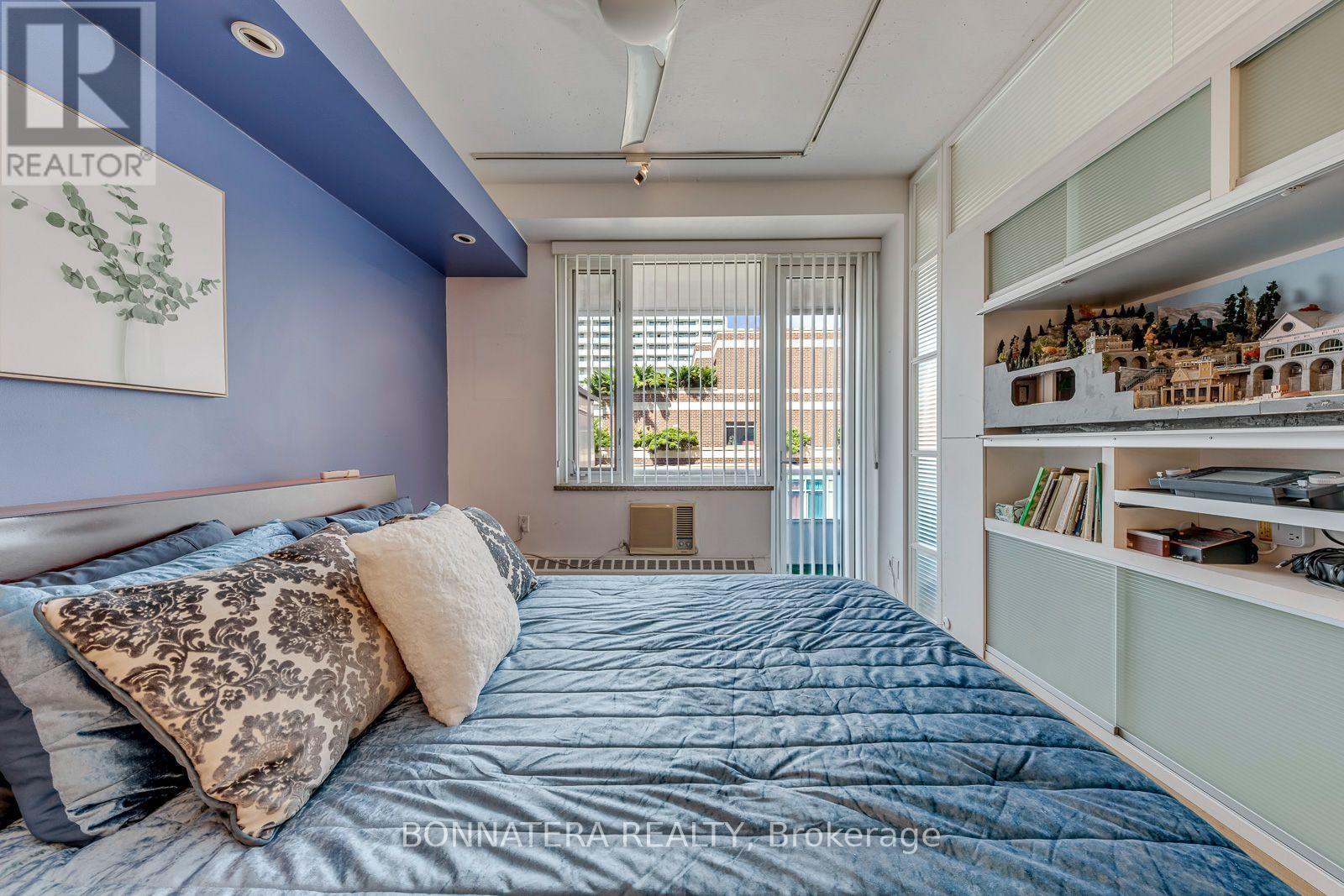 402 - 74 Spadina Road, Toronto, Ontario  M5R 2T5 - Photo 22 - C14105444