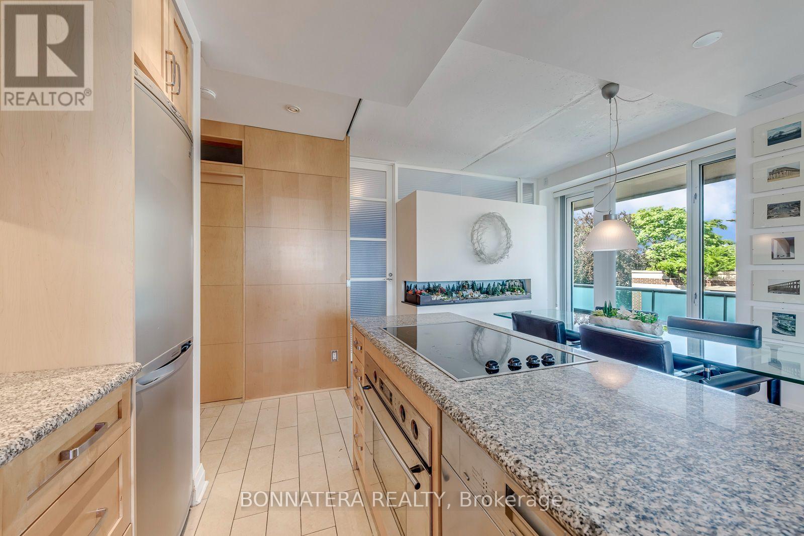 402 - 74 Spadina Road, Toronto, Ontario  M5R 2T5 - Photo 6 - C14105444