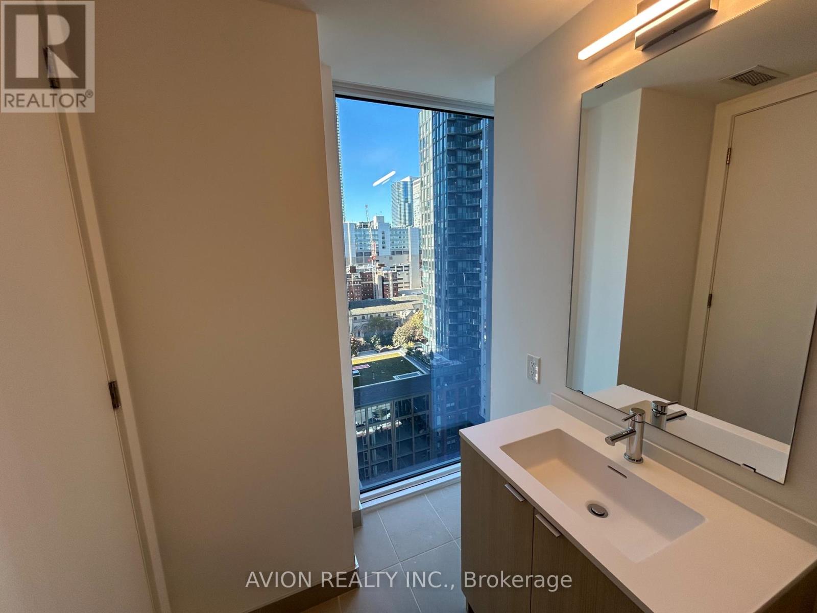 2215 - 100 Queen Street E, Toronto, Ontario  M5C 0B5 - Photo 11 - C14105448
