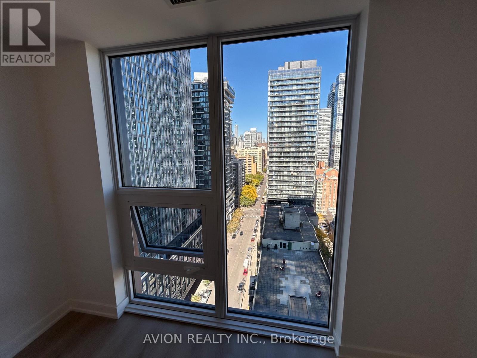 2215 - 100 Queen Street E, Toronto, Ontario  M5C 0B5 - Photo 4 - C14105448