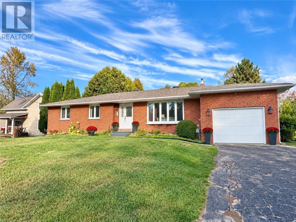 22 Walter Avenue, Lively, Ontario  P3Y 1C8 - Photo 2 - 2131003