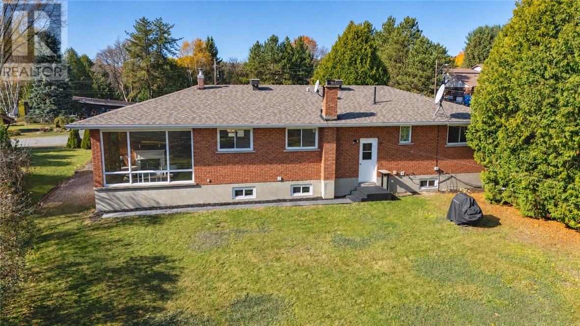 22 Walter Avenue, Lively, Ontario  P3Y 1C8 - Photo 3 - 2131003
