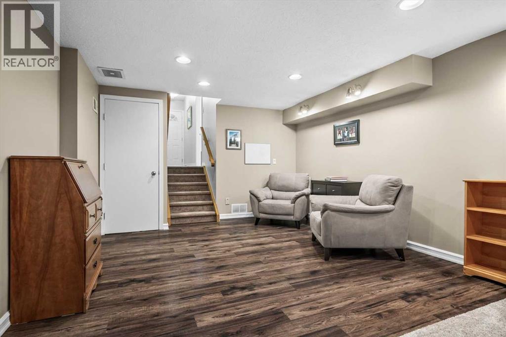 6526 Laurentian Way SW, Calgary, Alberta  T3E 5N3 - Photo 31 - A2353256