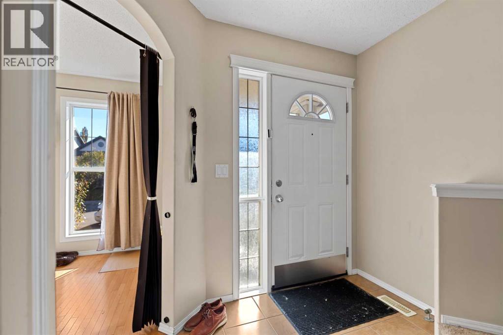 195 Cranberry Close SE, Calgary, Alberta  T3M 0B5 - Photo 4 - A2353836