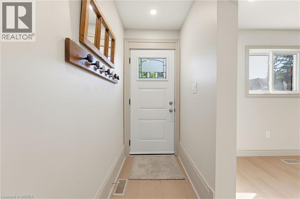 14 Bond Street, Brantford, Ontario  N3R 4G5 - Photo 2 - 40871964
