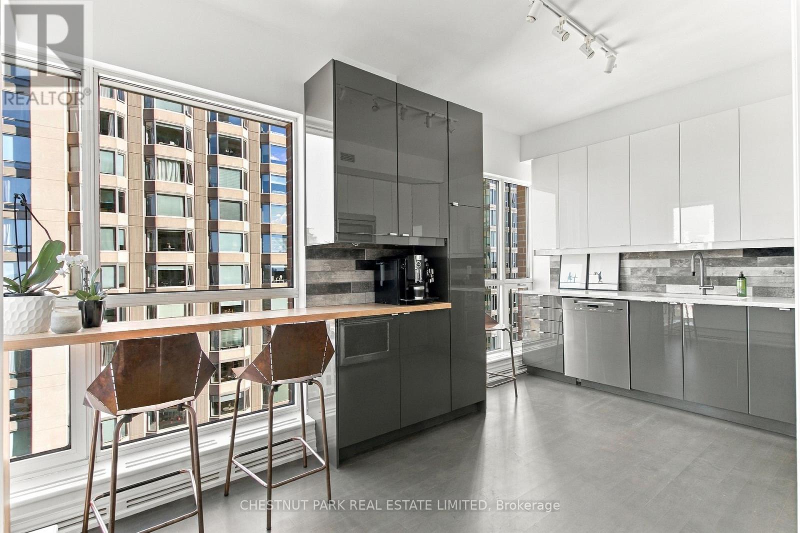 1902 - 38 Avenue Road, Toronto, Ontario  M5R 2G2 - Photo 17 - C14105500