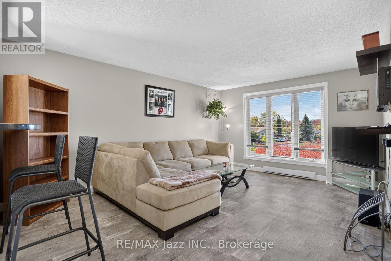 691 Attersley Drive, Oshawa (Pinecrest), Ontario  L1K 1P9 - Photo 4 - E14105498