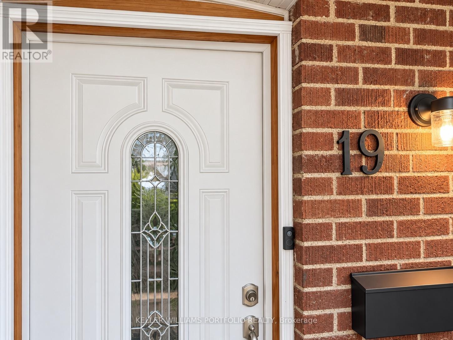 19 KELVIN AVENUE, toronto (east end-danforth), Ontario