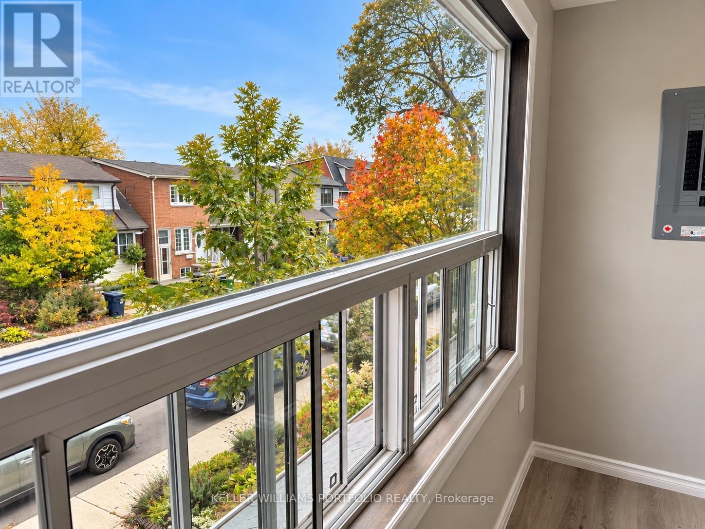 19 Kelvin Avenue, Toronto (East End-Danforth), Ontario  M4C 5C7 - Photo 10 - E14105478