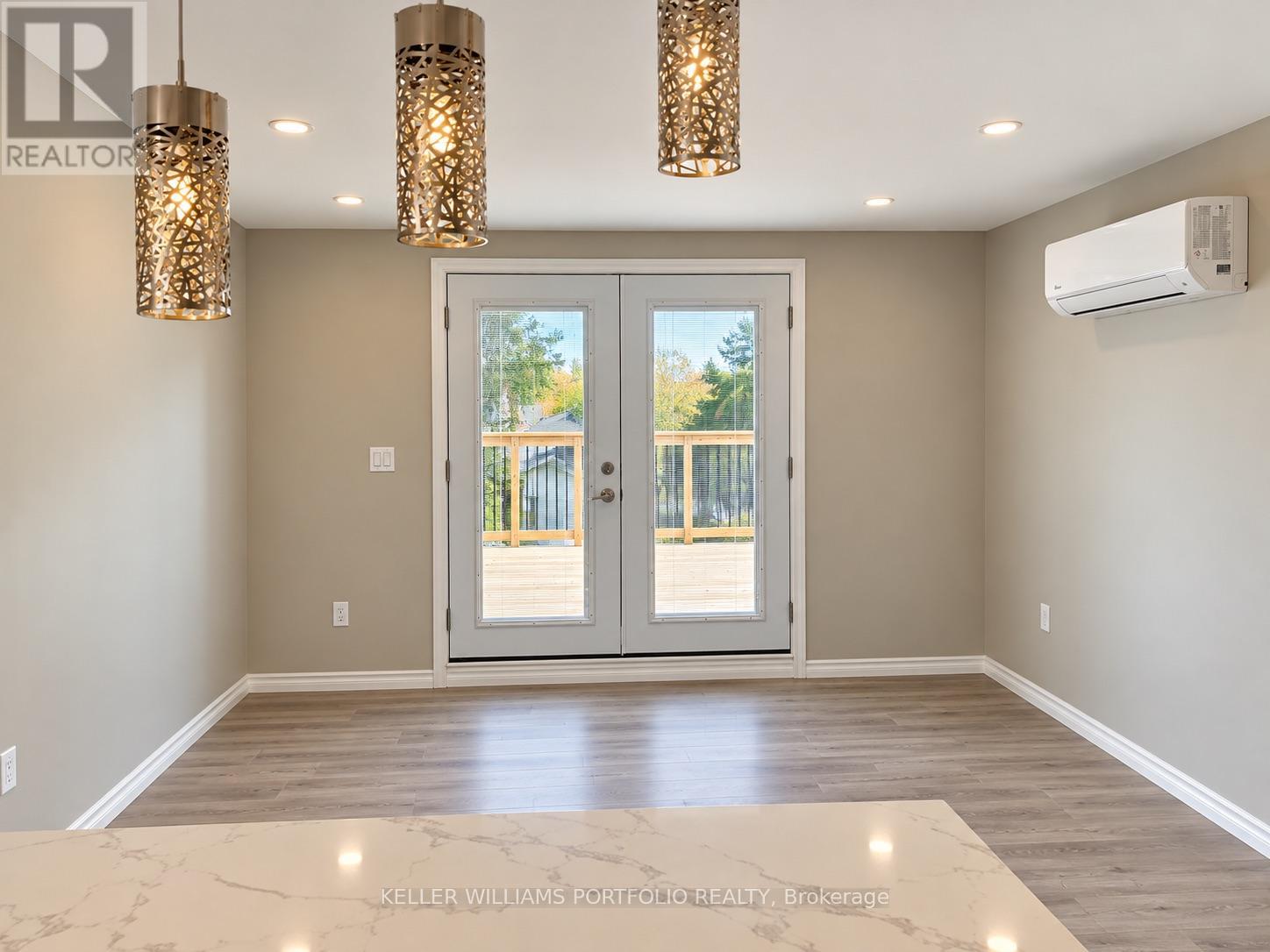 19 Kelvin Avenue, Toronto (East End-Danforth), Ontario  M4C 5C7 - Photo 13 - E14105478