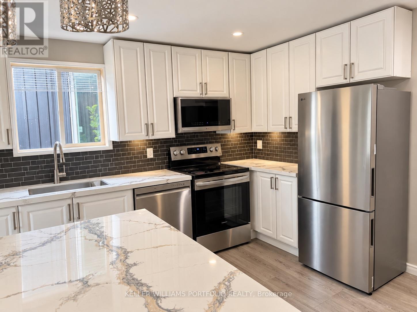 19 Kelvin Avenue, Toronto (East End-Danforth), Ontario  M4C 5C7 - Photo 4 - E14105478