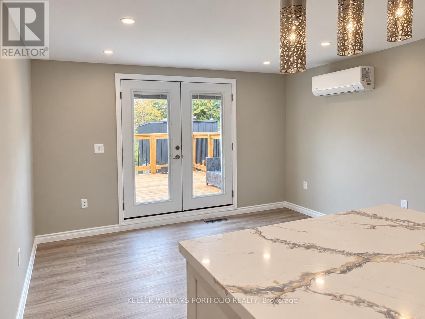 19 Kelvin Avenue, Toronto (East End-Danforth), Ontario  M4C 5C7 - Photo 5 - E14105478