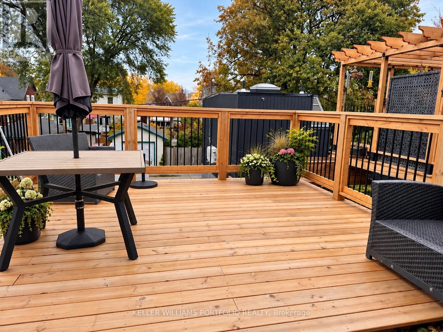 19 Kelvin Avenue, Toronto (East End-Danforth), Ontario  M4C 5C7 - Photo 6 - E14105478