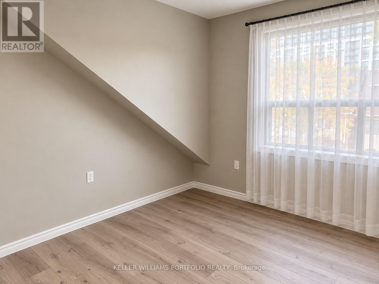 19 Kelvin Avenue, Toronto (East End-Danforth), Ontario  M4C 5C7 - Photo 7 - E14105478