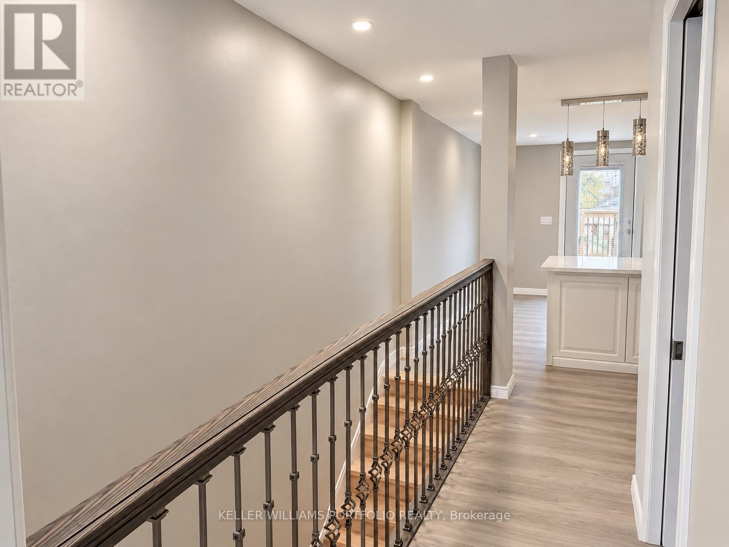 19 Kelvin Avenue, Toronto (East End-Danforth), Ontario  M4C 5C7 - Photo 9 - E14105478