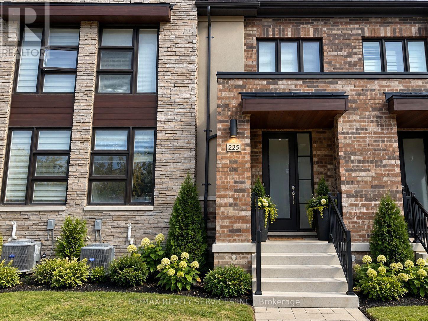 225 CORONATION ROAD, whitby, Ontario