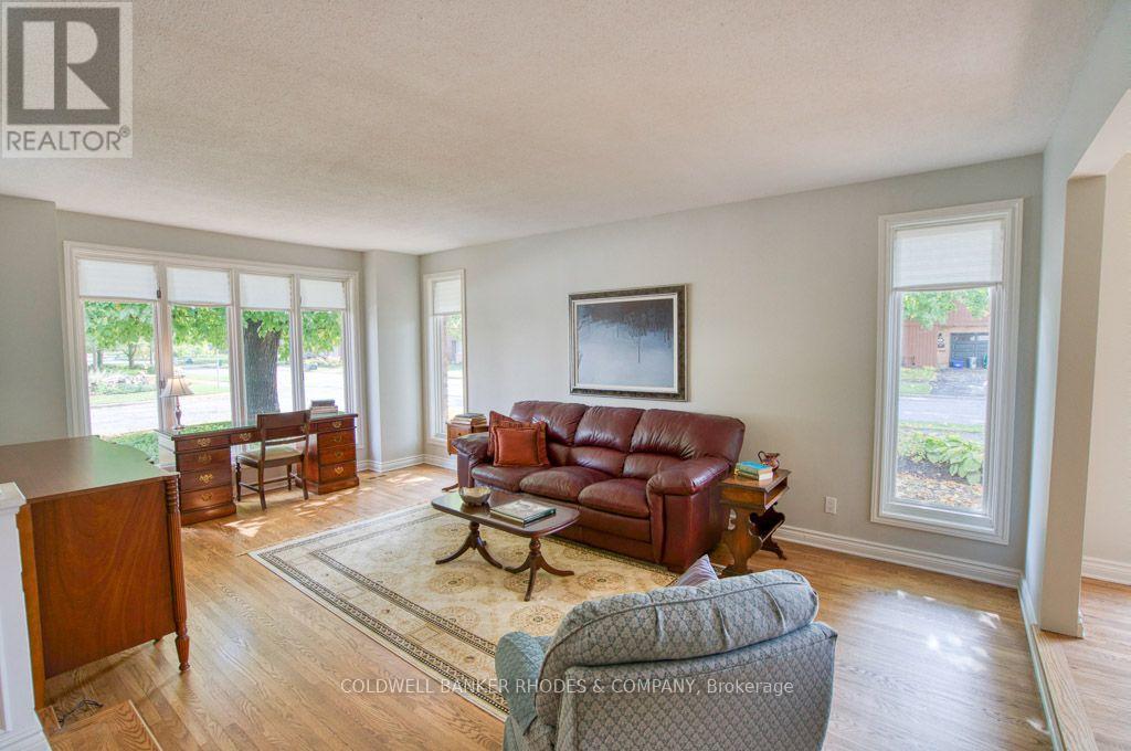 34 Gavin Street, Ottawa, Ontario  K1V 9X3 - Photo 4 - X14105482