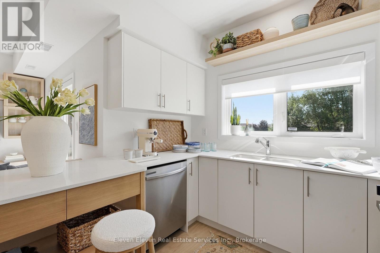 46 - 42 Lowes Road W, Guelph (Clairfields/hanlon Business Park), Ontario  N1G 0H2 - Photo 6 - X14105544